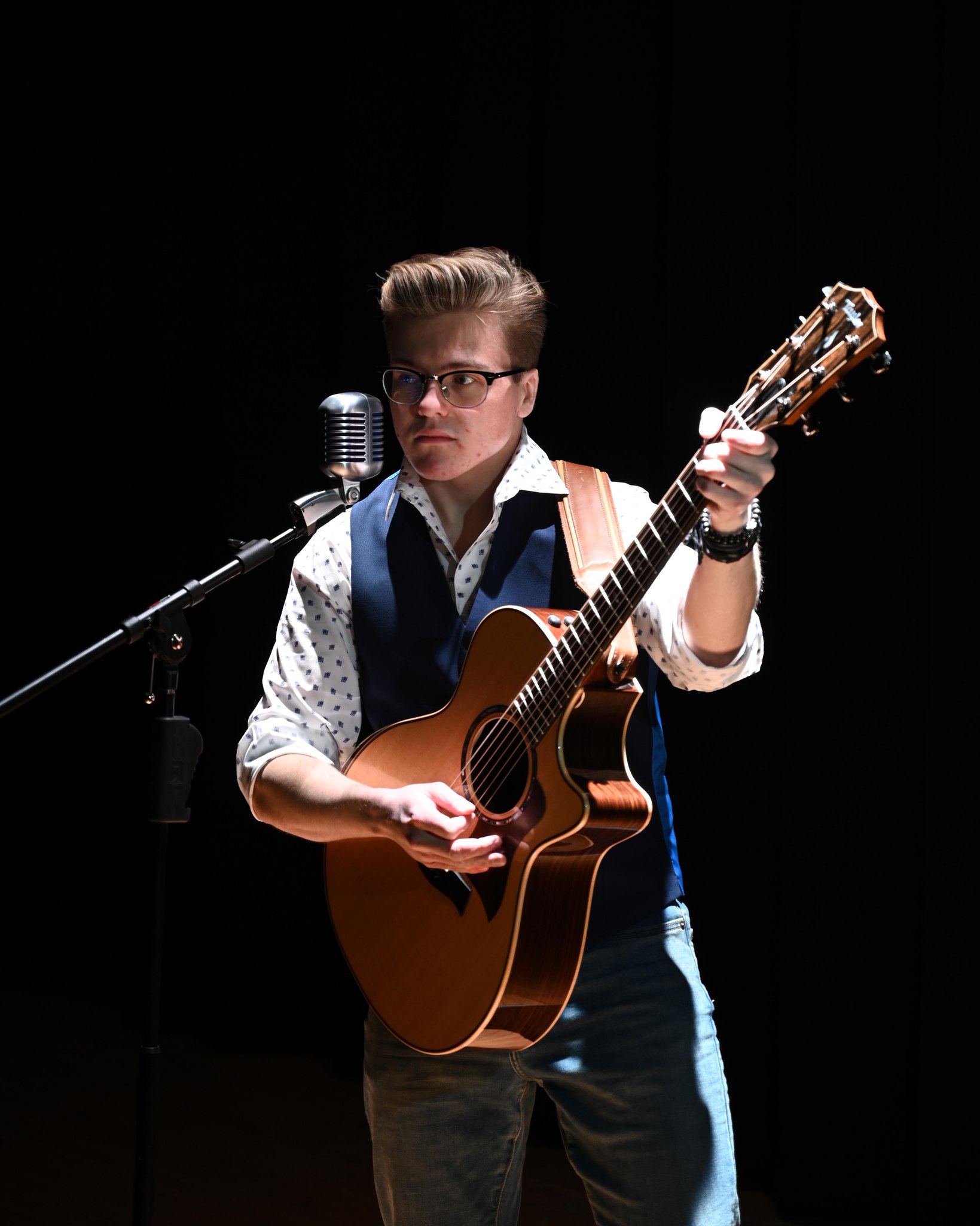 Ethan Hopper performing